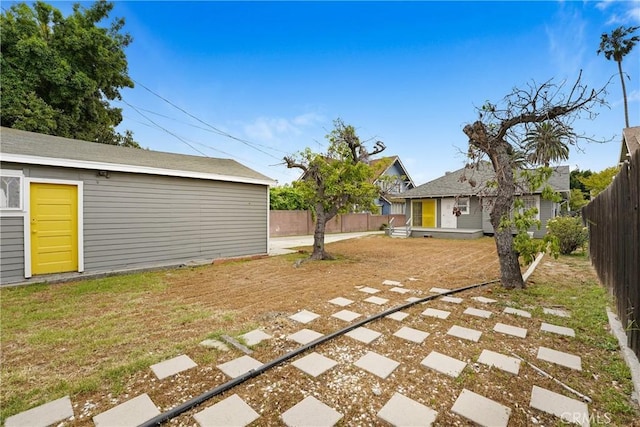 142 S Ardmore Ave, Los Angeles, CA 90004 - view of yard featuring an outdoor structure