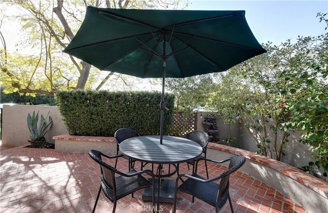 796 Via Colinas, Thousand Oaks, CA 91362 - fenced backyard with outdoor dining area and a patio area