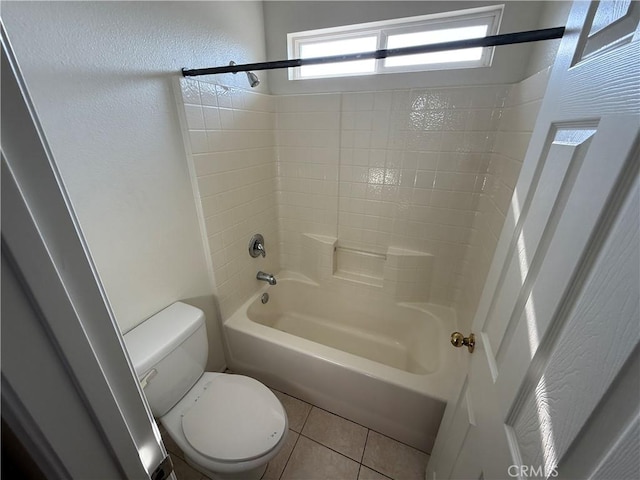 7434 Freeport Cir, Fontana, CA 92336 - full bathroom featuring toilet, washtub / shower combination, and tile patterned flooring