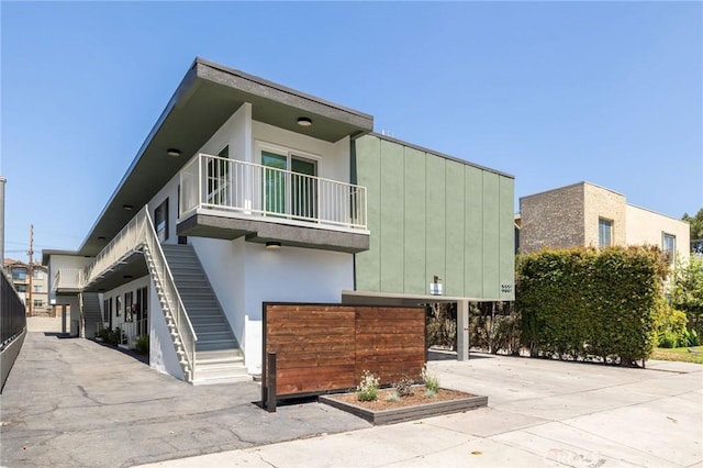 3337 S Durango Ave, Los Angeles, CA 90034 - view of property with stairway