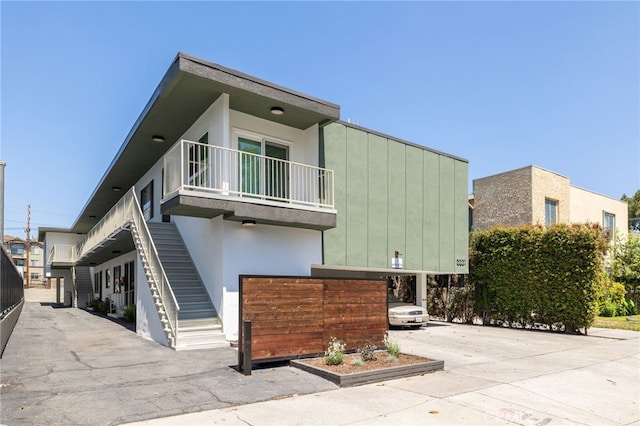 3337 S Durango Ave, Los Angeles, CA 90034 - view of property with stairway