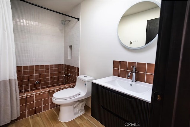 3977 Sage Ave, Yucca Valley, CA 92284 - full bathroom featuring a tile shower, wood finished floors, toilet, and vanity