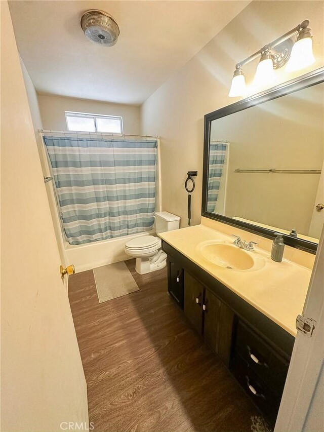 5374 Morongo Rd Unit 29, Palms, CA 92277 - bathroom featuring shower / bathtub combination with curtain, wood finished floors, vanity, and toilet