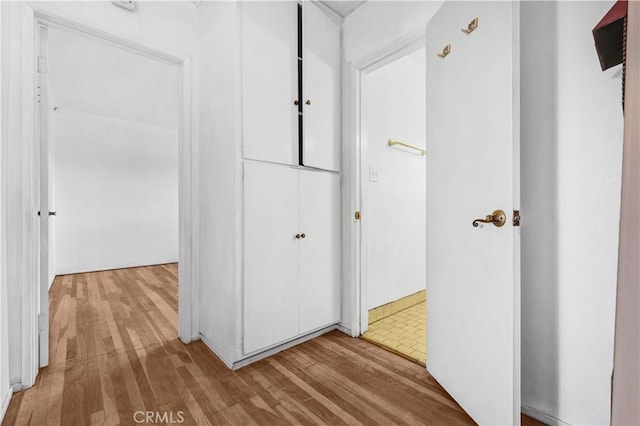 305 Raymondale Dr Unit L, South Pasadena, CA 91030 - hallway featuring light wood-style floors