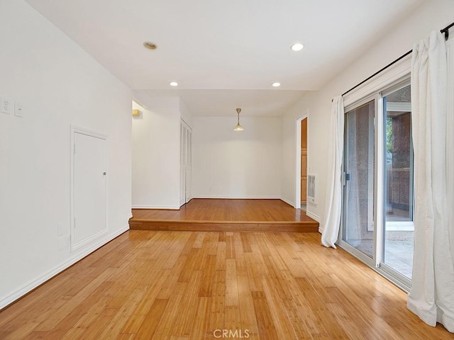16879 Bluewater Ln Unit 25, Huntington Beach, CA 92649 - spare room featuring light wood-type flooring, plenty of natural light, recessed lighting, and baseboards