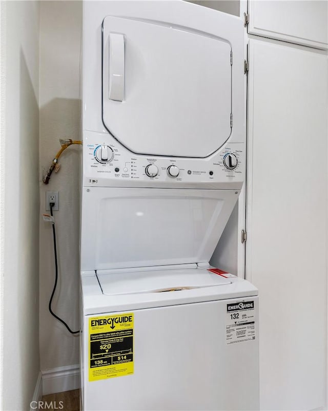 4071 Melrose Ave Unit 1, Los Angeles, CA 90029 - laundry room featuring estacked washer and dryer