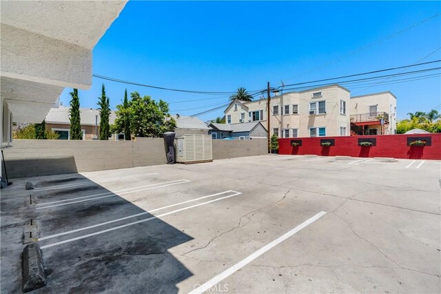 4071 Melrose Ave Unit 1, Los Angeles, CA 90029 - view of uncovered parking lot