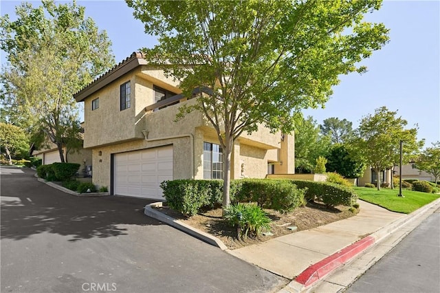 1202 Monte Sereno Dr, Thousand Oaks, CA 91360 - view of front facade featuring stucco siding, driveway, and a garage