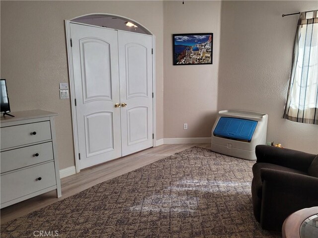 26538 Mainsail Ln, Helendale, CA 92342 - sitting room with wood finished floors and baseboards