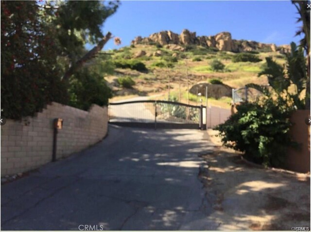 8 Thompson Ave, Chatsworth, CA 91311