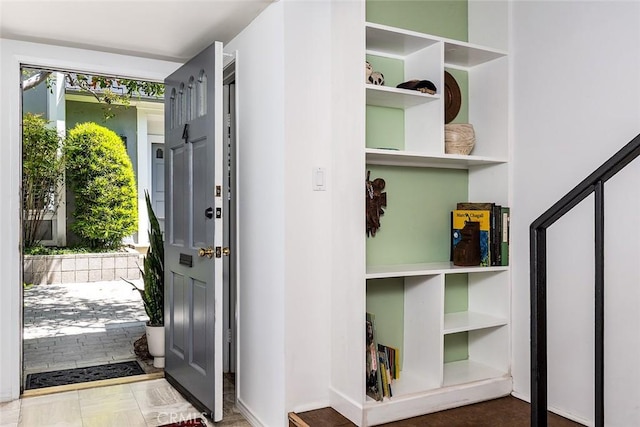 1045 S Orange Grove Blvd Unit 4, Pasadena, CA 91105 - foyer entrance featuring baseboards