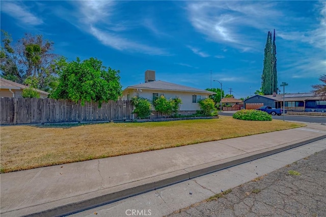 1640 Shirley St, Merced, CA 95341 - ranch-style house featuring stucco siding