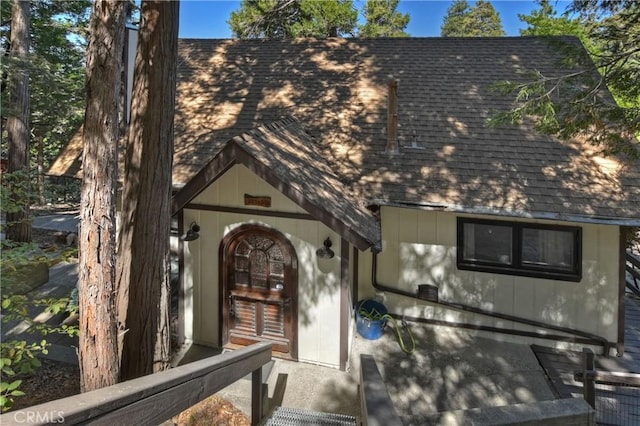 28545 Wabash Dr, Lake Arrowhead, CA 92352 - view of front facade featuring roof with shingles
