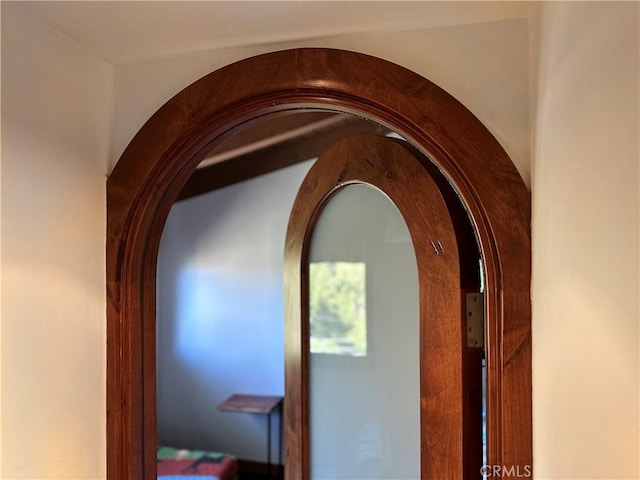 28545 Wabash Dr, Lake Arrowhead, CA 92352 - detailed view of arched walkways