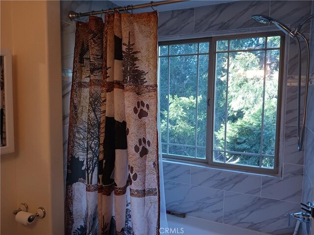23304 Crest Forest Dr, Crestline, CA 92325 - bathroom view of shower / tub combo with curtain