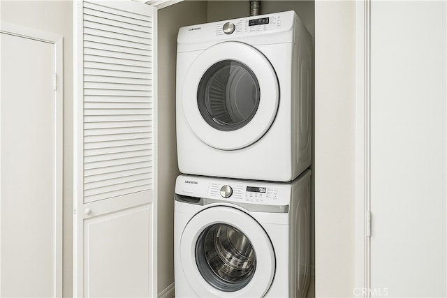 24982 La Pantera, Laguna Niguel, CA 92677 - laundry area featuring estacked washer and dryer
