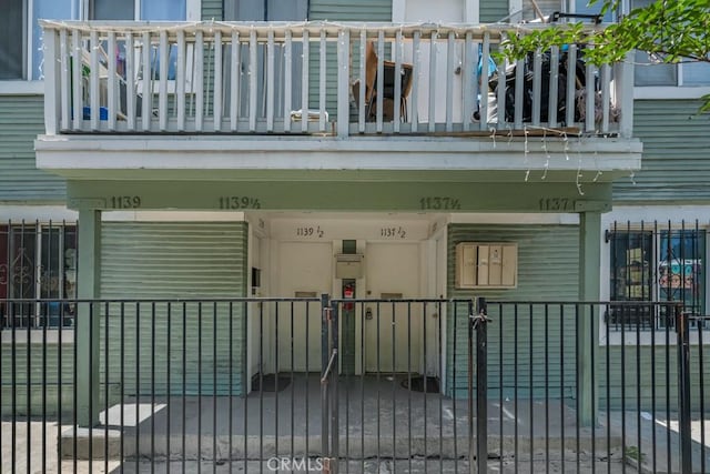 1137 S Union Ave, Los Angeles, CA 90015 - view of property featuring a carport