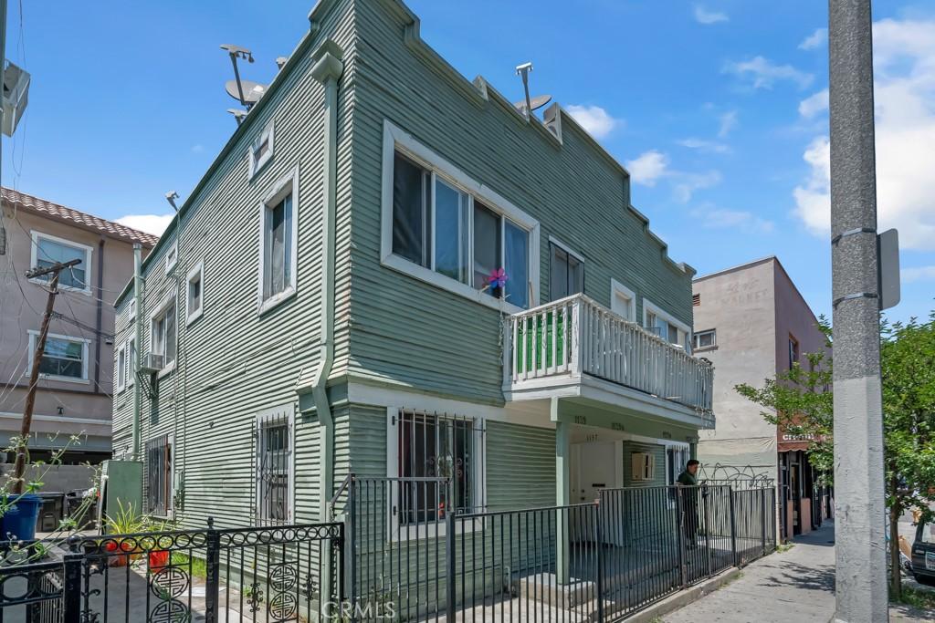 1137 S Union Ave, Los Angeles, CA 90015 - view of home's exterior with a balcony and a fenced front yard
