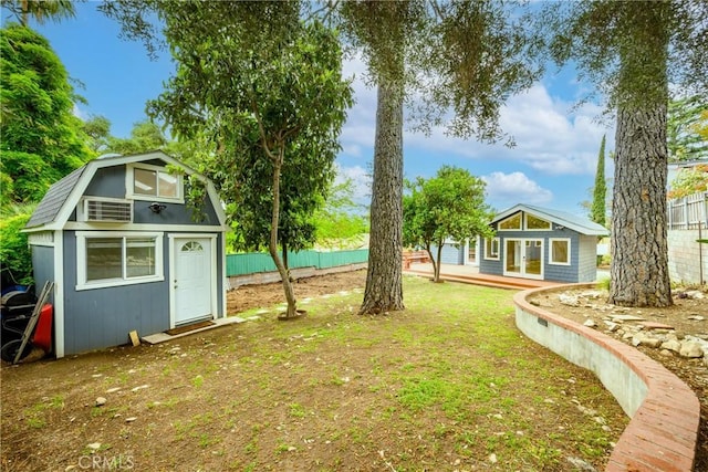 5624 Freeman Ave, La Crescenta, CA 91214 - view of yard featuring an outdoor structure