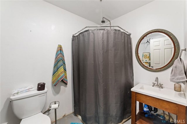 14650 Harding St, Hesperia, CA 92345 - full bath featuring vanity, toilet, and curtained shower