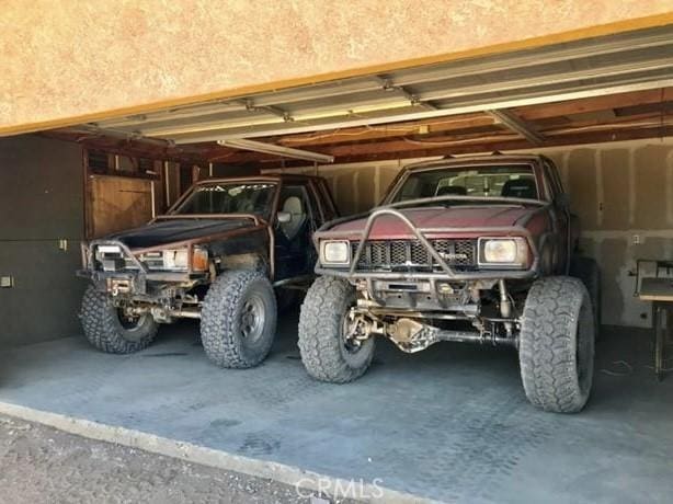 14650 Harding St, Hesperia, CA 92345 - view of garage
