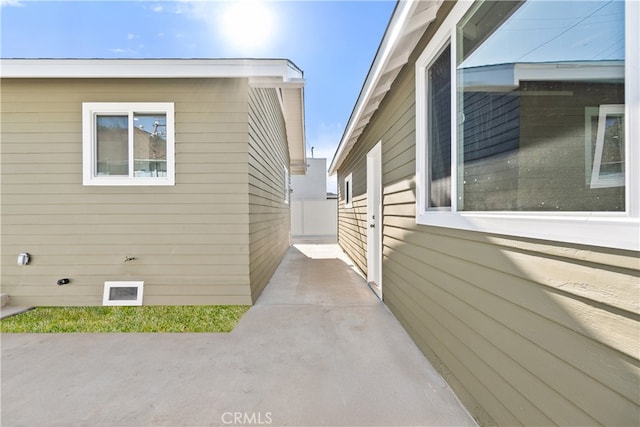 1027 E 10th St, Long Beach, CA 90813 - view of home's exterior with crawl space