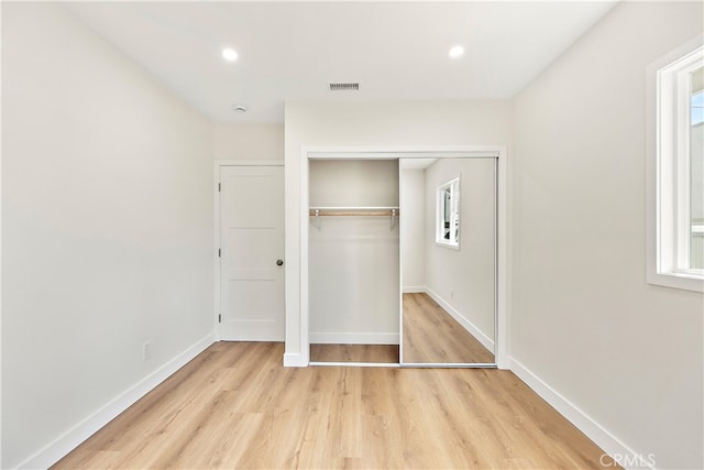 1027 E 10th St, Long Beach, CA 90813 - unfurnished bedroom featuring light wood-style flooring, a closet, baseboards, and recessed lighting