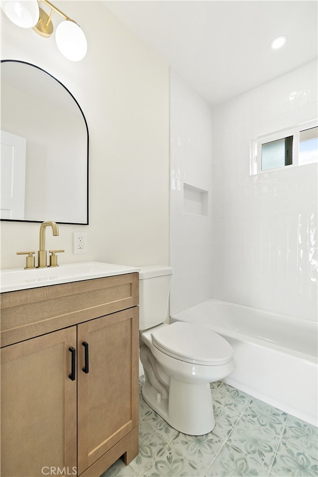 1027 E 10th St, Long Beach, CA 90813 - bathroom featuring vanity, toilet, shower / bath combination, and recessed lighting