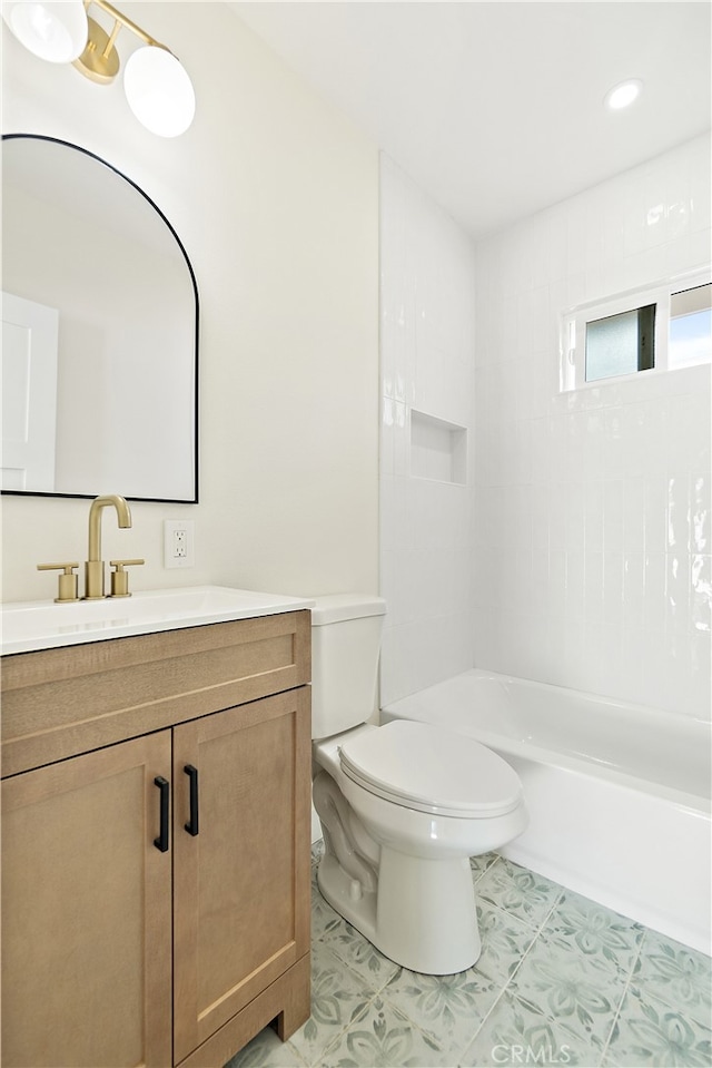 1027 E 10th St, Long Beach, CA 90813 - full bath featuring vanity and bathing tub / shower combination