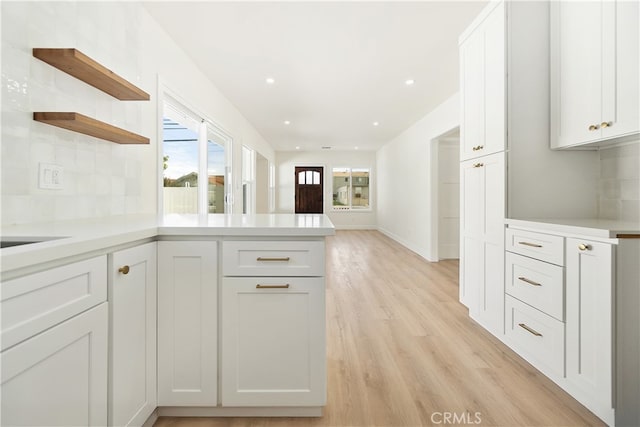 1027 E 10th St, Long Beach, CA 90813 - kitchen with a peninsula, light countertops, tasteful backsplash, light wood finished floors, and recessed lighting