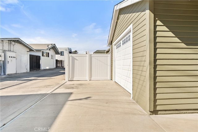 1027 E 10th St, Long Beach, CA 90813 - view of patio with a gate