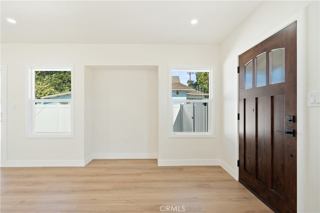 1027 E 10th St, Long Beach, CA 90813 - foyer featuring light wood-style floors, plenty of natural light, recessed lighting, and baseboards