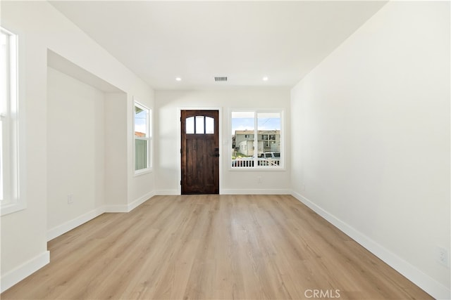 1027 E 10th St, Long Beach, CA 90813 - foyer featuring light wood-style floors, baseboards, and recessed lighting