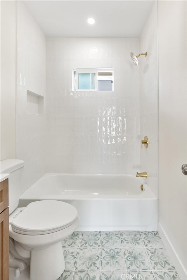 1027 E 10th St, Long Beach, CA 90813 - full bath featuring toilet, shower / bath combination, and vanity