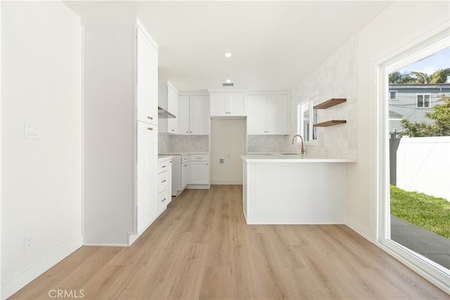 1027 E 10th St, Long Beach, CA 90813 - kitchen featuring a sink, light wood finished floors, a peninsula, light countertops, and recessed lighting