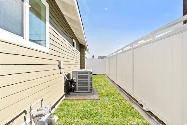 1027 E 10th St, Long Beach, CA 90813 - view of yard featuring central air condition unit