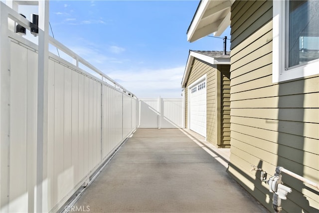 1027 E 10th St, Long Beach, CA 90813 - view of patio featuring a garage