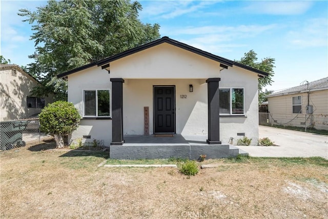 1212 Woodrow Ave, Bakersfield, CA 93308 - bungalow-style house featuring stucco siding and covered porch