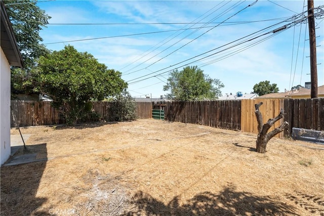 1212 Woodrow Ave, Bakersfield, CA 93308 - view of fenced backyard