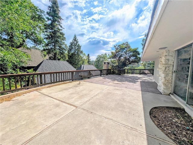 485 State Highway 173, Lake Arrowhead, CA 92352 - view of patio / terrace