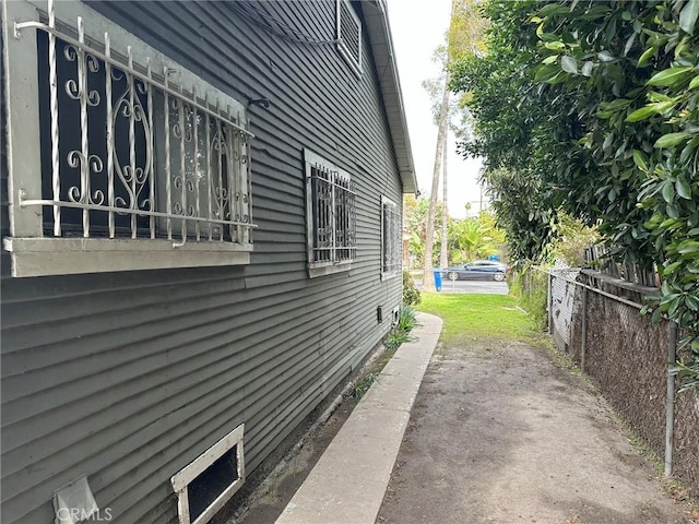 342 W 76th St, Los Angeles, CA 90003 - view of side of property