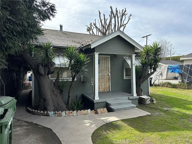 342 W 76th St, Los Angeles, CA 90003 - view of front facade featuring a front yard