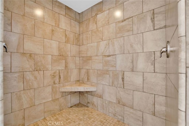 4426 Oil Well Rd, Phelan, CA 92371 - bathroom featuring tiled shower