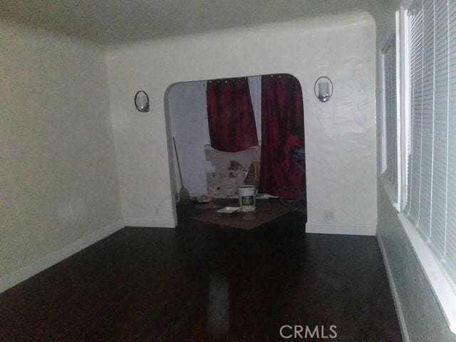 1505 Victoria Dr, Modesto, CA 95351 - corridor featuring baseboards and arched walkways