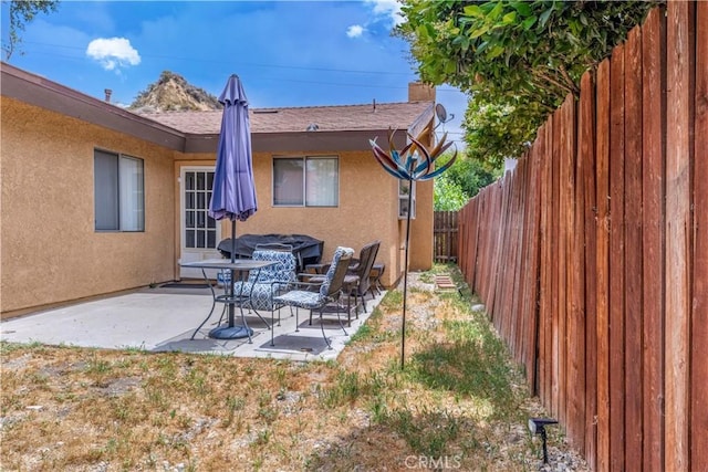 29039 Eveningside Dr, Castaic, CA 91384 - fenced backyard featuring a patio
