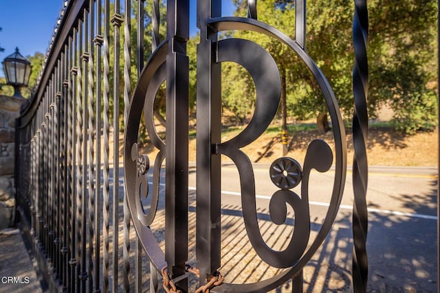 10484 Creek Rd, Oak View, CA 93022 - view of gate