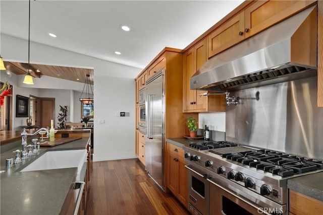 624 6th St, Manhattan Beach, CA 90266 - kitchen featuring high end appliances, under cabinet range hood, dark countertops, dark wood-style flooring, and lofted ceiling