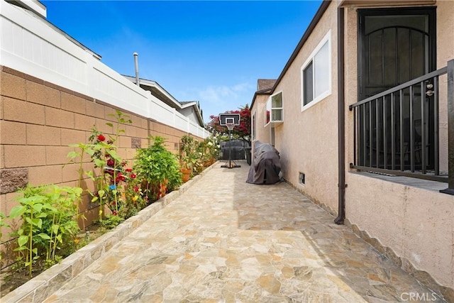 518 Hawthorne St, Glendale, CA 91204 - view of patio / terrace