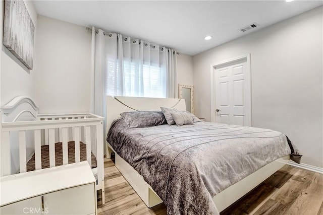 518 Hawthorne St, Glendale, CA 91204 - bedroom featuring wood finished floors, recessed lighting, and baseboards