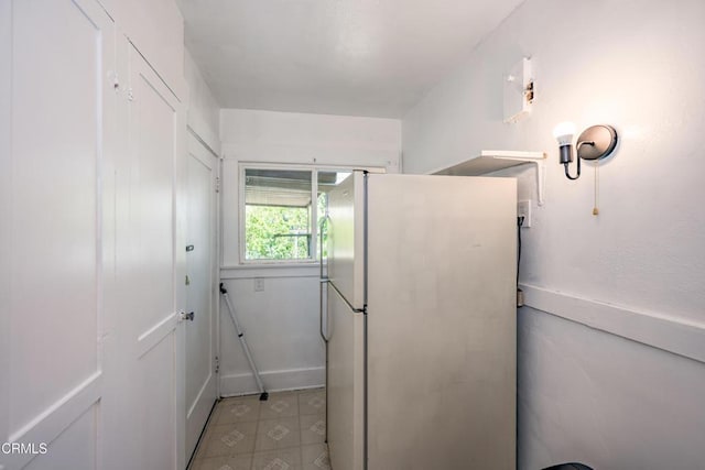 1139 N Heliotrope Dr, Los Angeles, CA 90029 - laundry area with baseboards